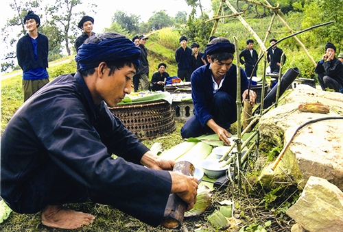 Độc đáo nghi lễ hiến trâu trong Lễ hội "Khu già già" của người Hà Nhì ở Lào Cai