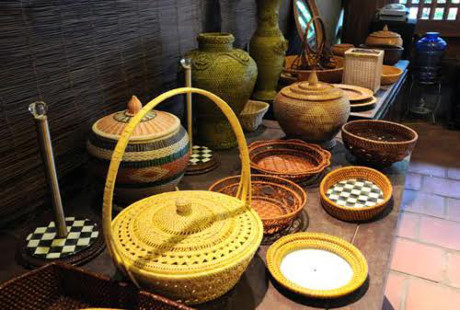 “Dấu ấn văn hóa Kinh đô Huế và đồng bằng sông Hồng qua các sản phẩm thủ công truyền thống”