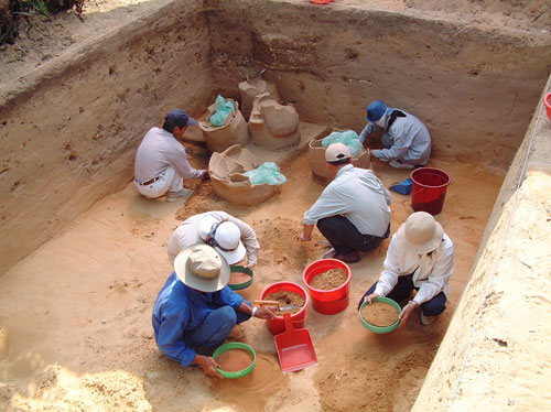 Khai quật khảo cổ tại Di tích bến Cống Cái