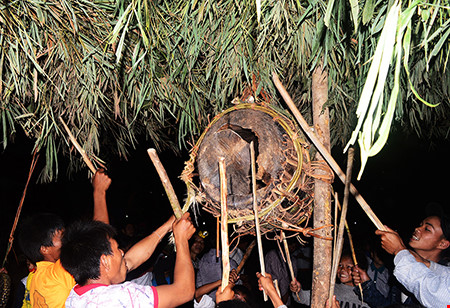 Lễ hội đập trống của người Ma Coong ở Quảng Bình