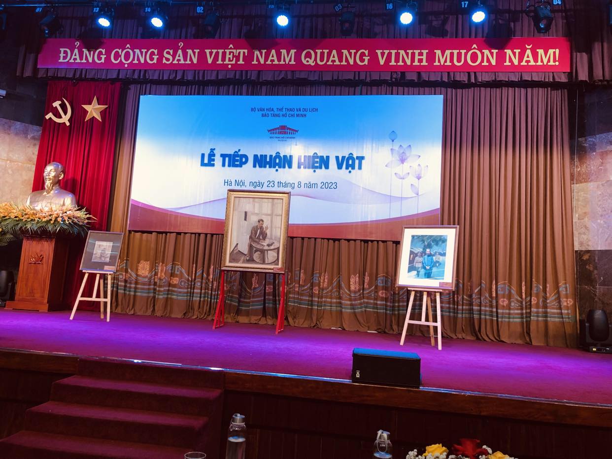 Bảo tàng Hồ Chí Minh tiếp nhận 3 tác phẩm tranh về Bác Hồ của họa sĩ Văn Giáo