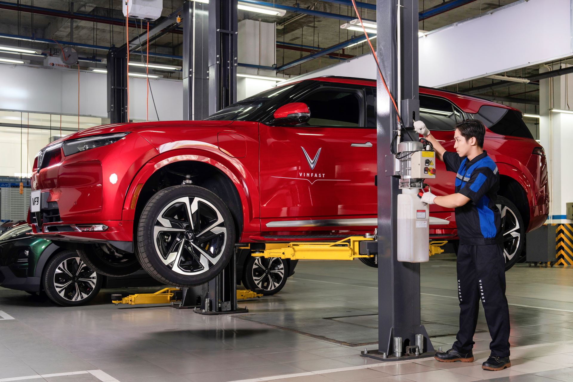 Chuẩn mực 5 sao &ldquo;kiểu&rdquo; VinFast: Xưởng dịch vụ nhiều nhất nước, chi ph&iacute; dịch vụ rẻ kh&oacute; tin