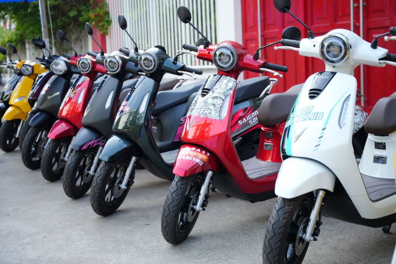 Xe điện VinFast giá từ 12 triệu đồng thu hút dân văn phòng chuyển đổi xanh