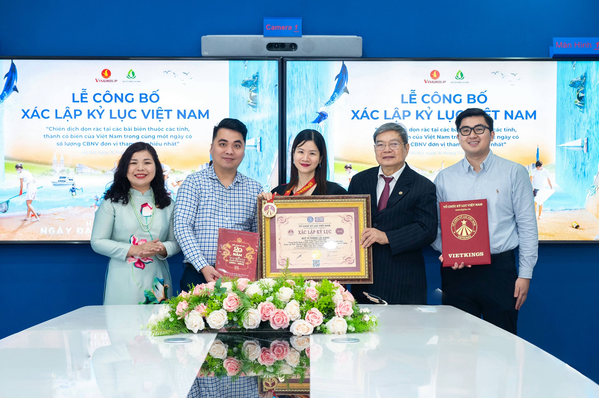 Chiến dịch dọn rác bãi biển của Vingroup xác lập kỷ lục Việt Nam
