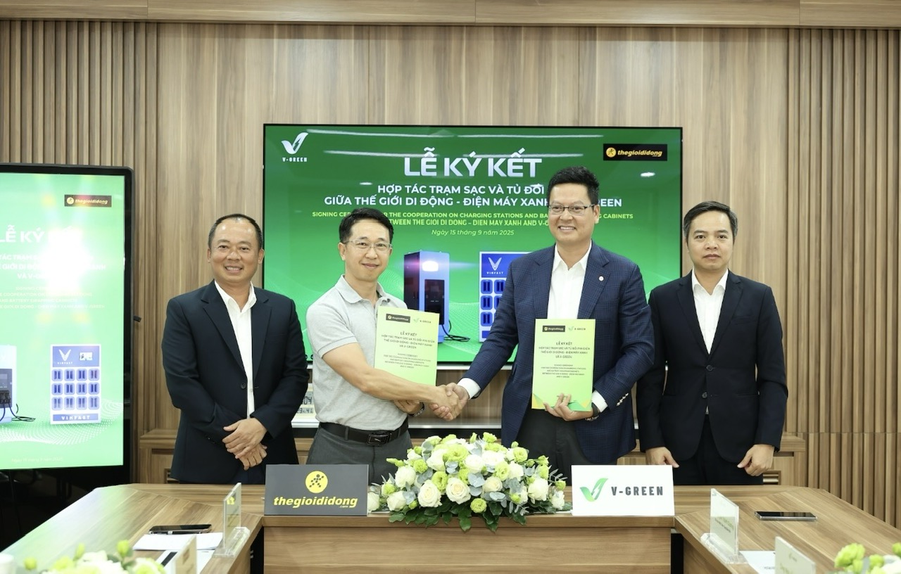 V-Green hợp tác với Thế Giới Di Động triển khai hơn 2.000 trạm sạc và tủ đổi pin xe điện trên toàn quốc