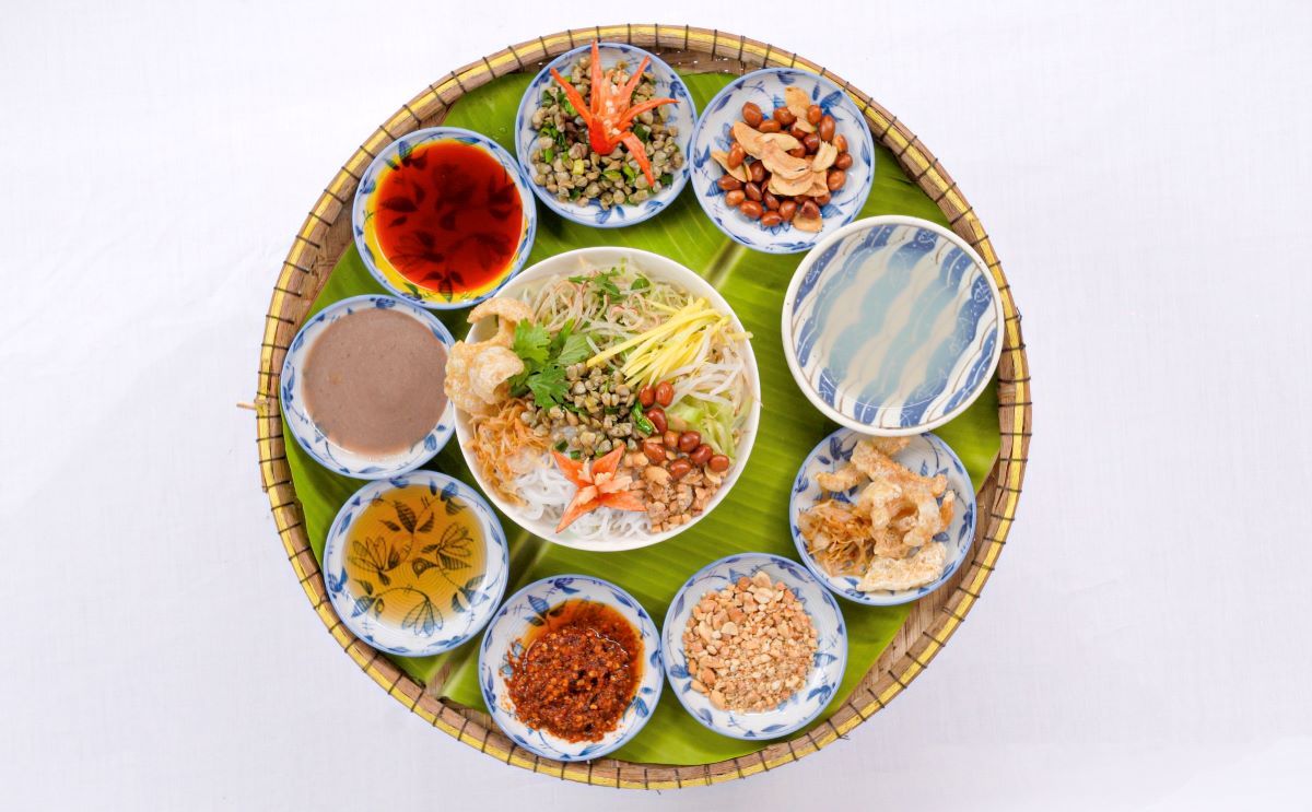 Cơm hến xứ Huế - Bản h&ograve;a tấu của vị gi&aacute;c