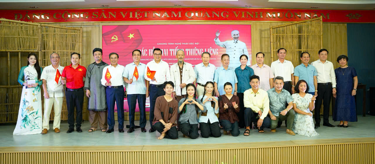 Hội nghị sinh hoạt ch&iacute;nh trị chuy&ecirc;n đề qua Chương tr&igrave;nh nghệ thuật đặc biệt