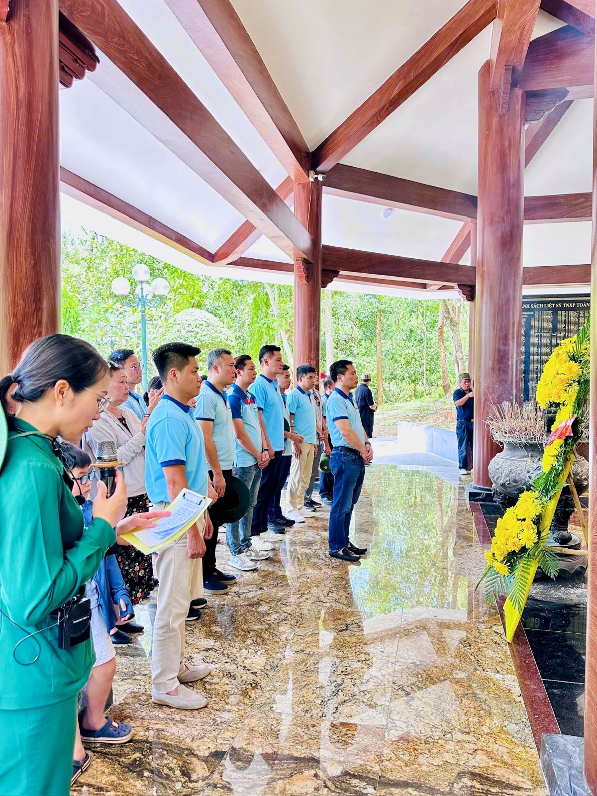 Tăng cường nhận thức ch&iacute;nh trị tư tưởng cho c&aacute;n bộ, người lao động tại VietinBank Chi nh&aacute;nh Thanh Xu&acirc;n tr&ecirc;n kh&ocirc;ng gian mạng trong kỷ nguy&ecirc;n mới. Kỳ 3: Một số giải ph&aacute;p đưa Nghị quyết Đại hội lần thứ XIV của Đảng th&agrave;nh h&agrave;nh động thực tiễn tại Vietinbank ch