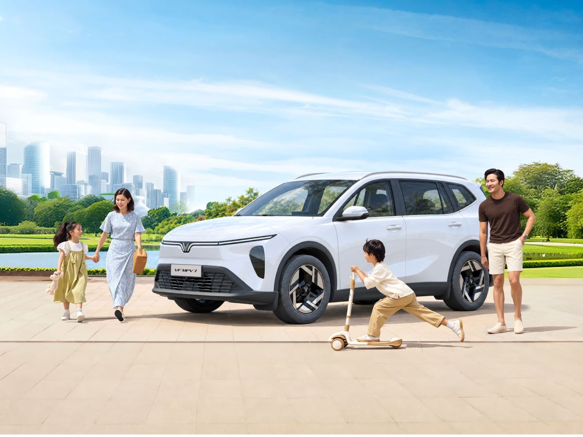 VF MPV 7 ghi điểm với ba h&agrave;ng ghế rộng v&agrave; khoang h&agrave;nh l&yacute; linh hoạt