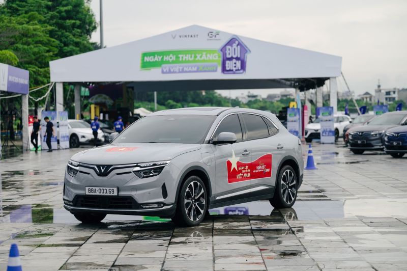 Cơ hội cuối thử vận may tr&uacute;ng xe m&aacute;y điện khi mua VinFast VF 8