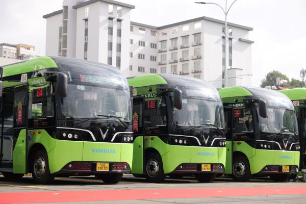 Vinbus vận h&agrave;nh 9 tuyến bu&yacute;t điện mới tại TP.HCM