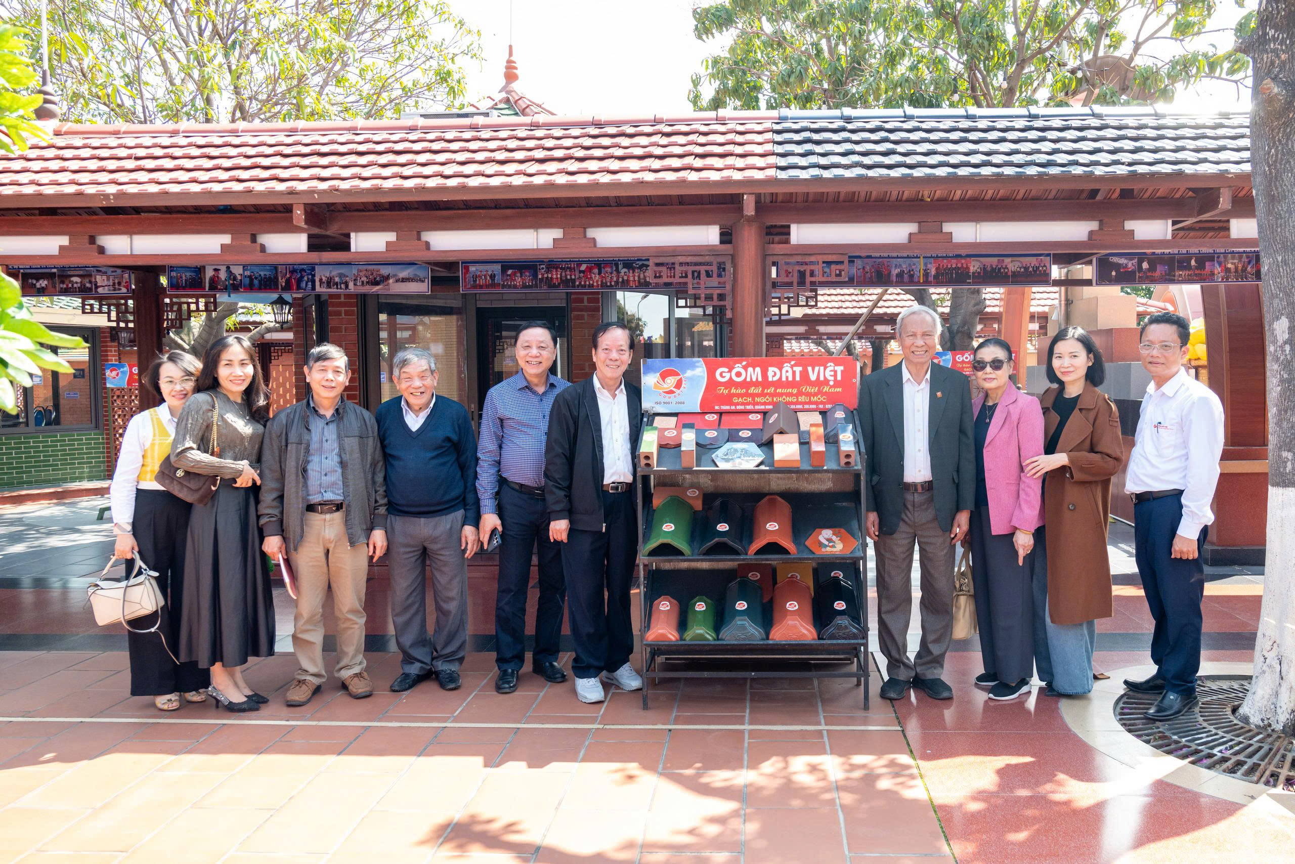 Đo&agrave;n c&ocirc;ng t&aacute;c Hội Di sản Văn h&oacute;a Việt Nam thăm v&agrave; l&agrave;m việc với Tổ hợp C&ocirc;ng ty Cổ phần Gốm Đất Việt