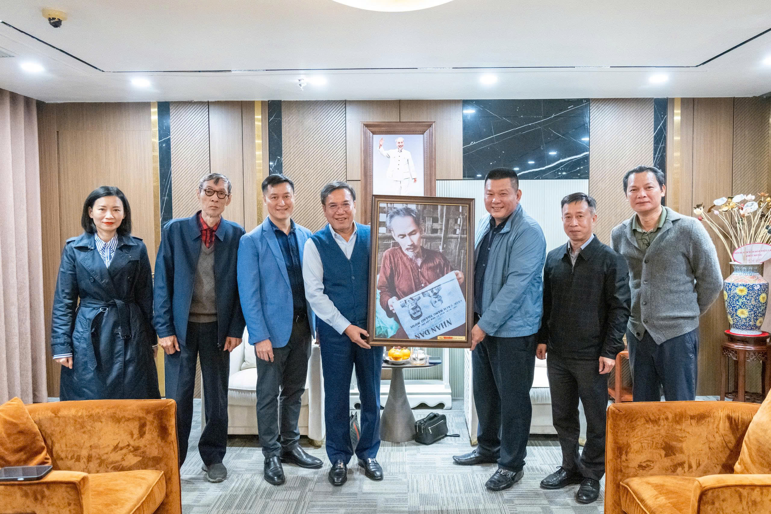 Trao đổi, chia sẻ kinh nghiệm đẩy mạnh Tạp ch&iacute; điện tử Thế giới Di sản v&agrave; hợp t&aacute;c c&ocirc;ng diễn một số vở kịch về B&aacute;c Hồ