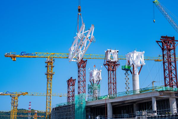 Cận cảnh c&ocirc;ng trường s&acirc;n bay Ph&uacute; Quốc: đường băng số 2 sắp ho&agrave;n thiện, nh&agrave; ga mới bắt đầu lắp m&aacute;i