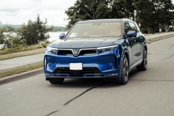 VinFast VF 9: Tiện nghi &ldquo;hạng nhất&rdquo;, vận h&agrave;nh ăn đứt xe xăng nhưng &ldquo;nu&ocirc;i&rdquo; chỉ 0 đồng