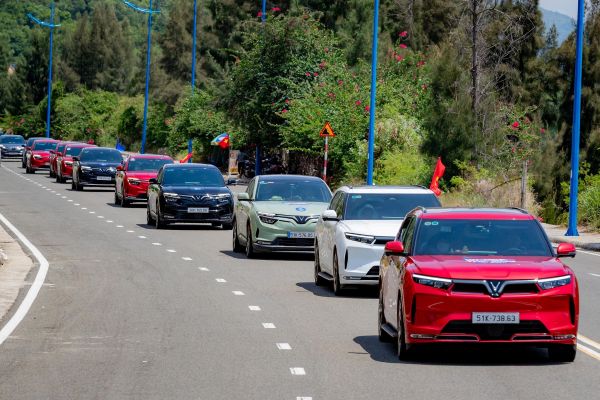 Vingroup gia hạn chương tr&igrave;nh hỗ trợ khẩn cấp kh&aacute;ch h&agrave;ng chuyển đổi xe xăng sang xe điện tới 30/4/2026