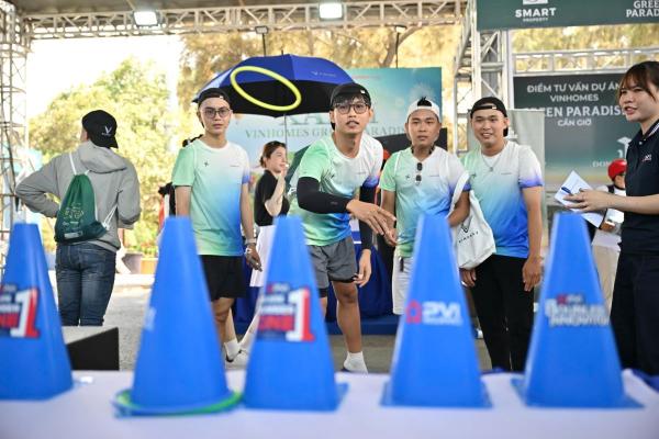 Trước giờ khai m&agrave;n VnExpress Marathon, runner v&agrave; du kh&aacute;ch n&oacute;i g&igrave; về Vinhomes Green Paradise?