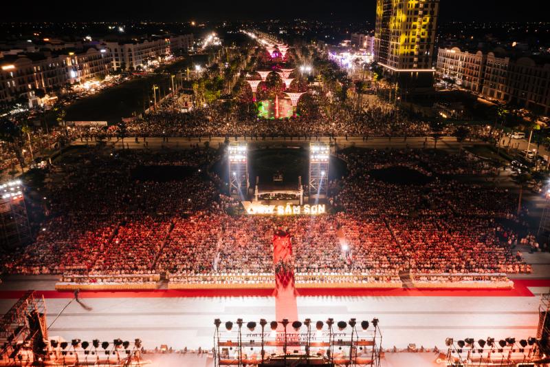 Lễ hội Du lịch biển Sầm Sơn tiếp tục b&ugrave;ng nổ với sự đồng h&agrave;nh của Sun Group