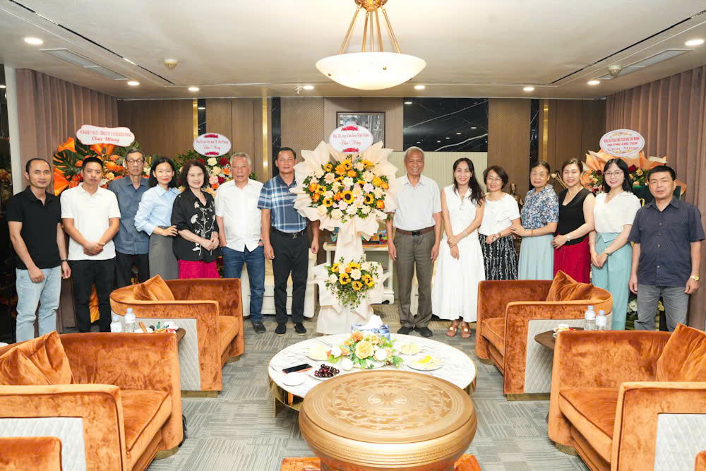 L&atilde;nh đạo Hội Di sản Văn h&oacute;a Việt Nam v&agrave; nhiều cơ quan, đơn vị ch&uacute;c mừng Tạp ch&iacute; Thế giới Di sản nh&acirc;n Ng&agrave;y B&aacute;o ch&iacute; c&aacute;ch mạng Việt Nam