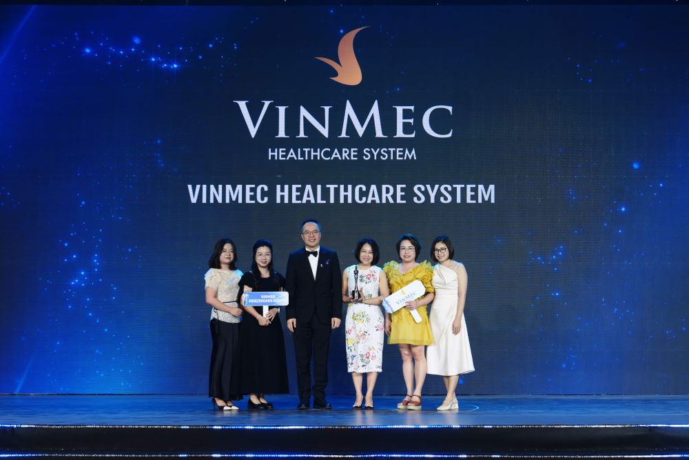 Vinmec &ldquo;lập hat-trick&rdquo; tại HR Asia Awards, khẳng định chiến lược lấy con người l&agrave;m gốc