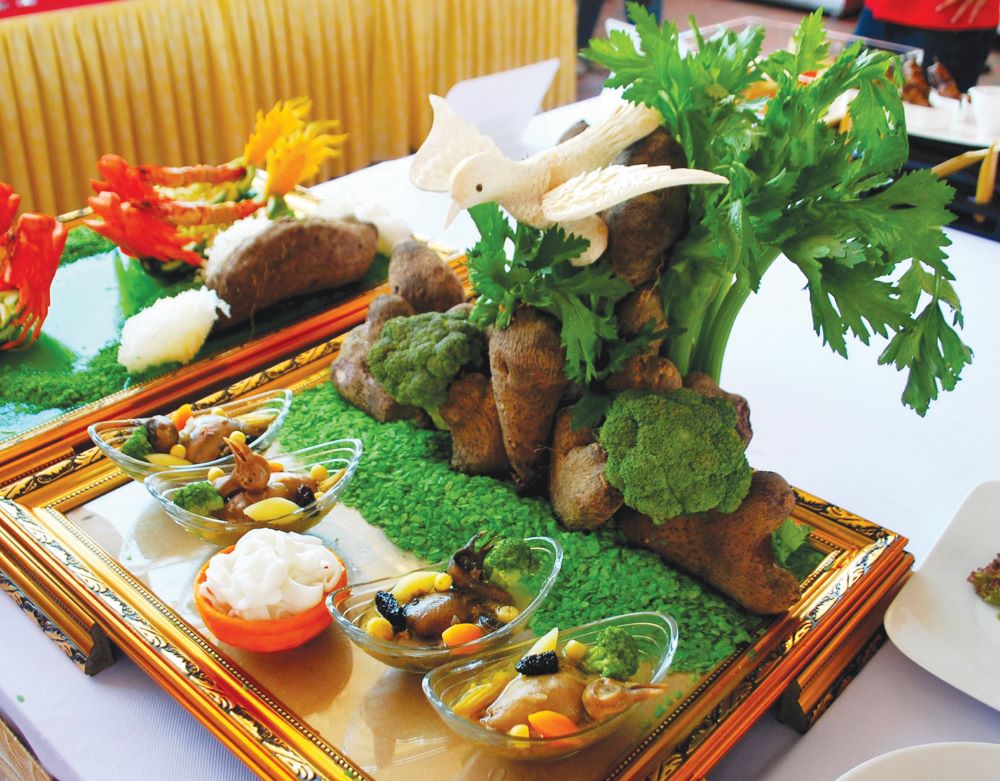 "Nhất bồ c&acirc;u ra r&agrave;ng, nh&igrave; c&ocirc; n&agrave;ng bỏ guốc"