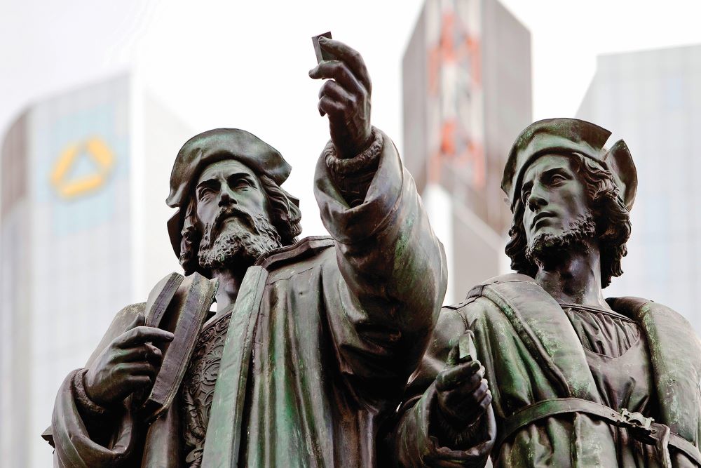 Johannes Gutenberg v&agrave; cỗ m&aacute;y in