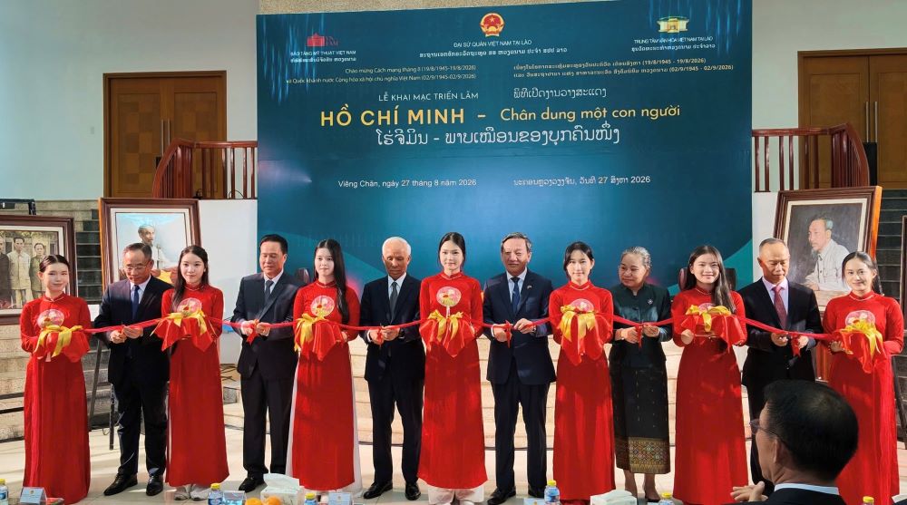 Giới thiệu 50 t&aacute;c phẩm hội họa về Chủ tịch Hồ Ch&iacute; Minh tại L&agrave;o