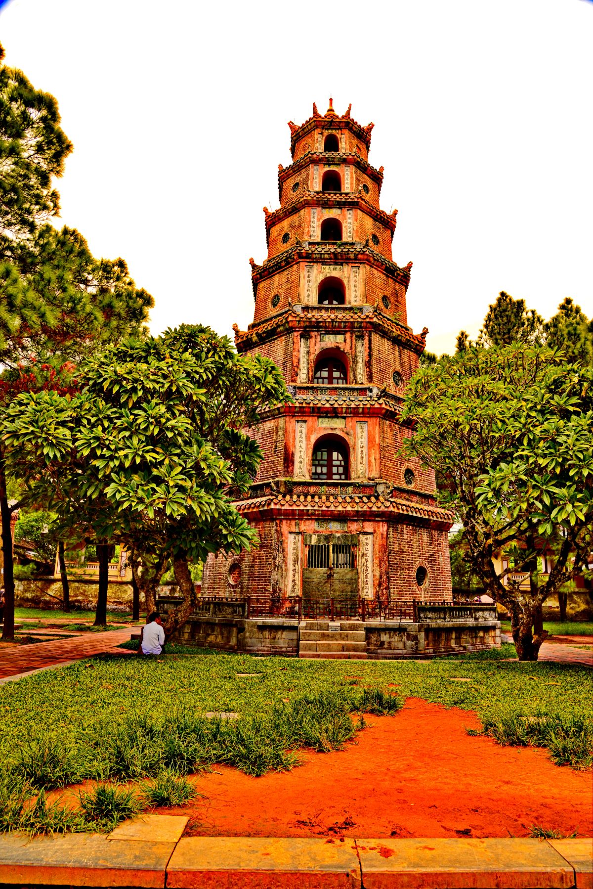 B&agrave;i thơ hay dưới ch&acirc;n th&aacute;p ch&ugrave;a Thi&ecirc;n Mụ