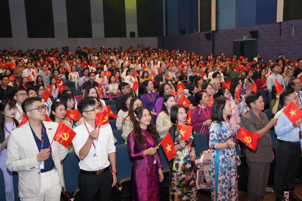 L&ograve;ng y&ecirc;u nước - di sản lặng thầm từ những điều b&igrave;nh dị