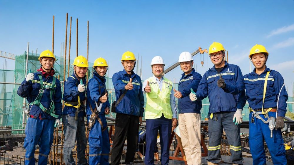 Đ&agrave;o tạo từ đầu hơn 95% c&ocirc;ng nh&acirc;n tuyển mới, VinCons giải b&agrave;i to&aacute;n chất lượng lao động tại c&aacute;c si&ecirc;u c&ocirc;ng tr&igrave;nh thế n&agrave;o?