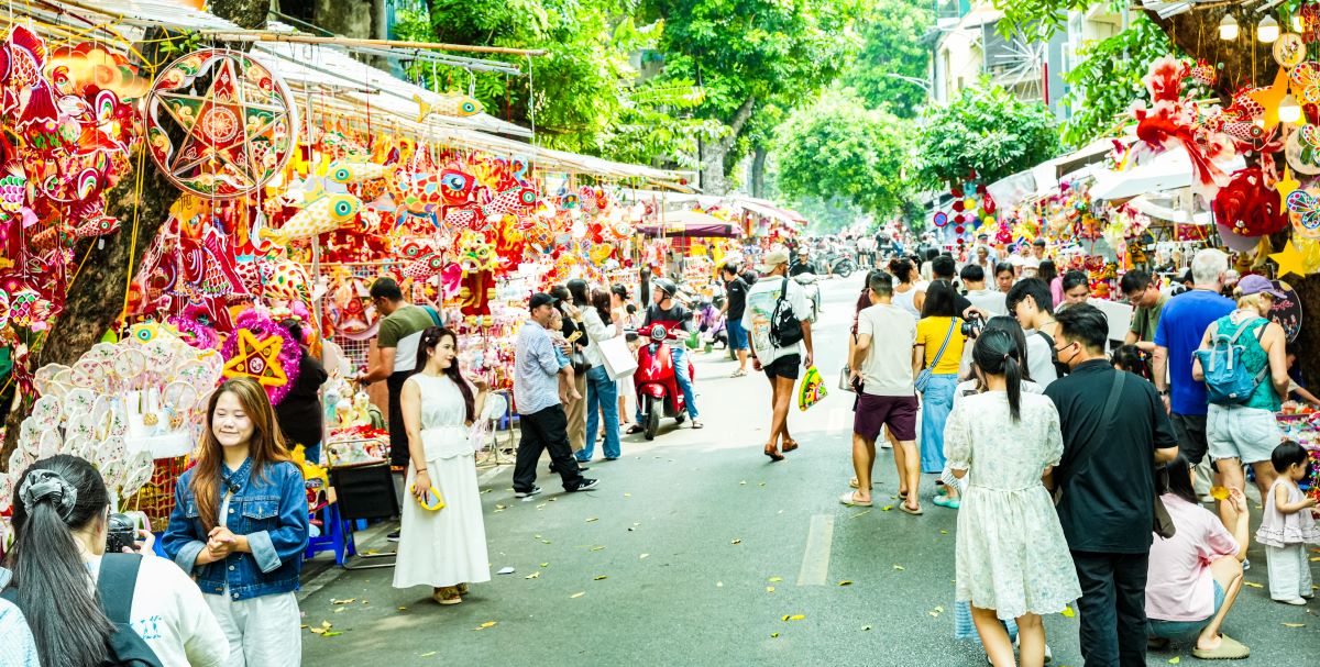 [ẢNH] Rực rỡ trung thu truyền thống tr&ecirc;n phố H&agrave;ng M&atilde;