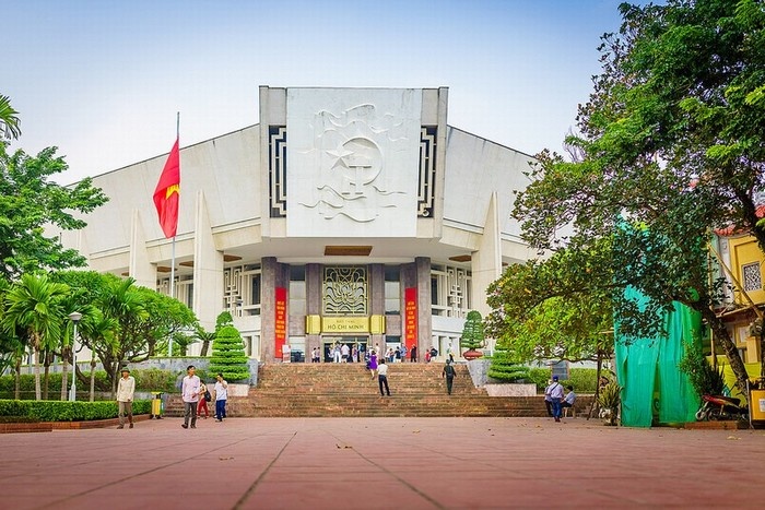Hệ thống bảo tàng và di tích lưu niệm Chủ tịch Hồ Chí Minh với việc tuyên truyền thực hiện học tập, làm theo tư tưởng, đạo đức và phong cách Hồ Chí Minh 