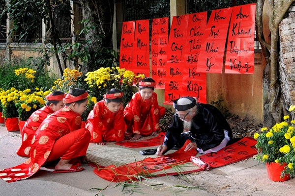 Màu đỏ trong ngày Tết của người Việt